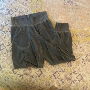 Ripple Yoga Capri pants